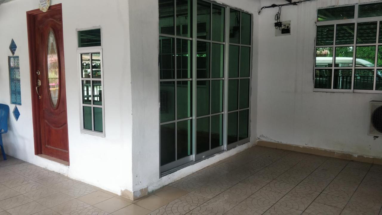 Homestay Budget Lenggong Kampong Ulu Jepai Exterior photo