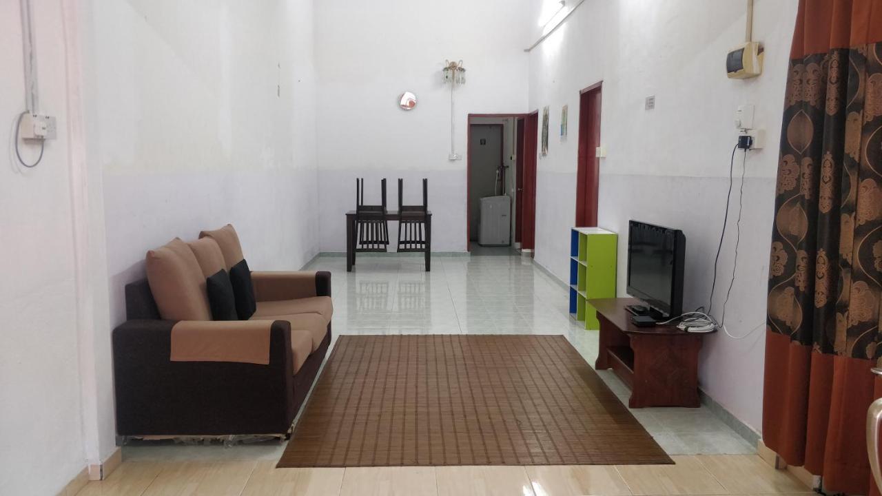Homestay Budget Lenggong Kampong Ulu Jepai Exterior photo